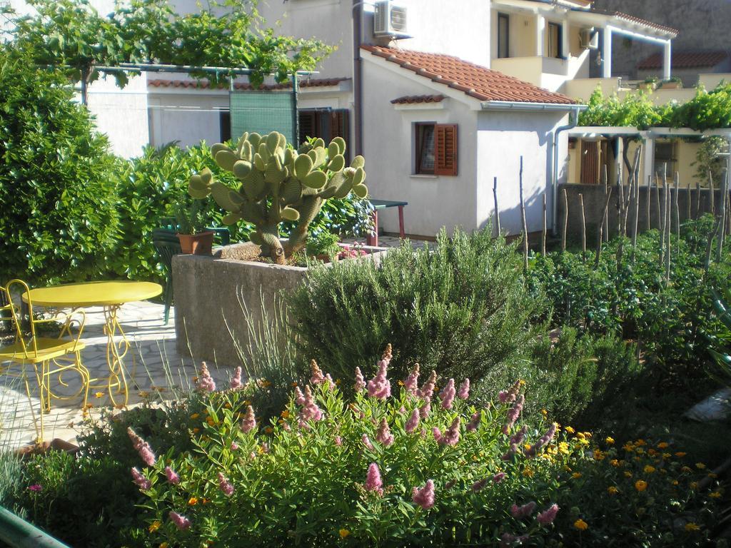 Rooms Ester Cres Exterior photo