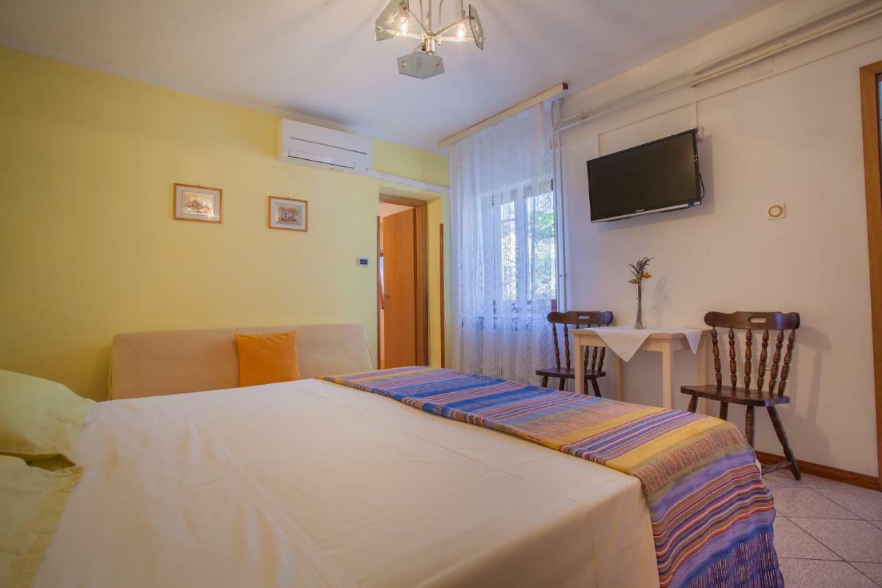Rooms Ester Cres Exterior photo