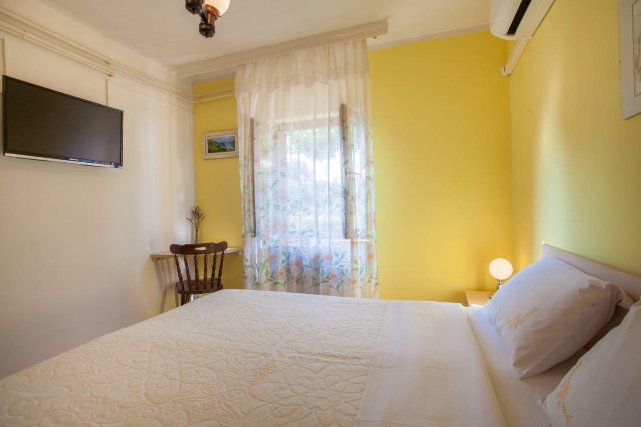 Rooms Ester Cres Exterior photo