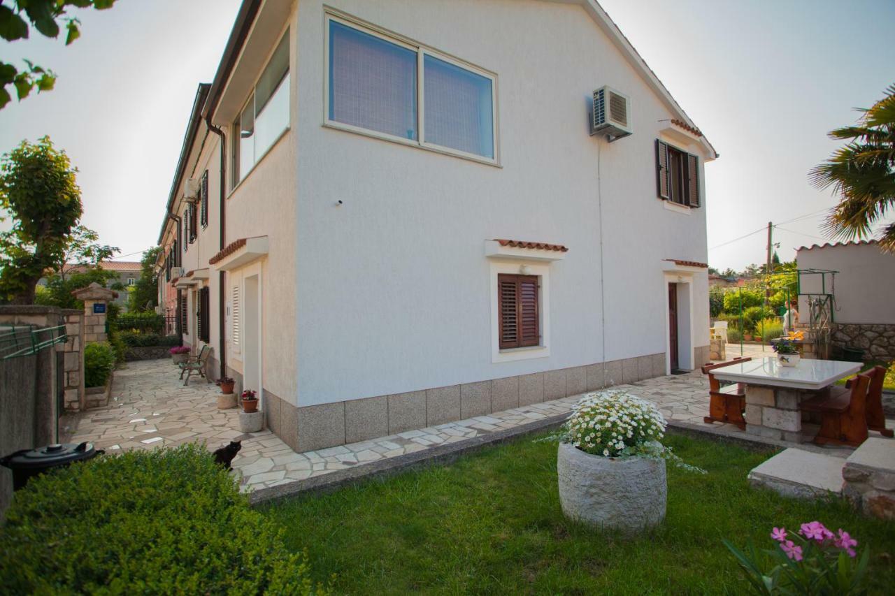 Rooms Ester Cres Exterior photo